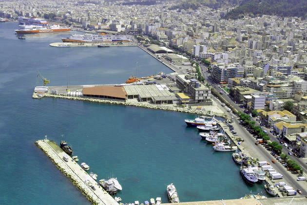 Το «Superfast 2» προσέκρουσε στο λιμάνι της Πάτρας