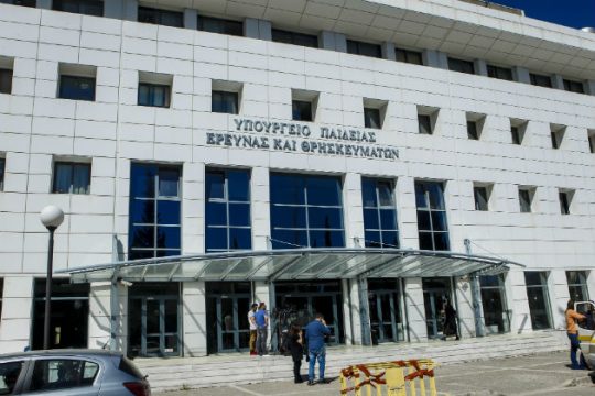 Διαψεύδει το υπ. Παιδείας συλλήψεις μαθητών και γονέων στο Αγρίνιο