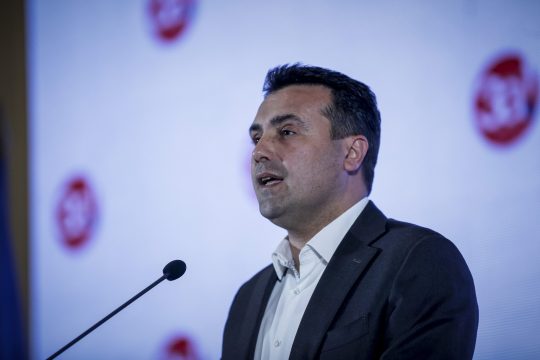 Περιπλέκει ο Ζάεφ την υπόθεση οριστικής λύσης
