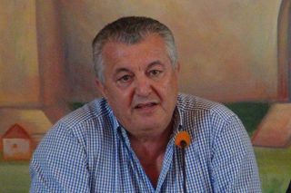 Με φόντο το αεροδρόμιο