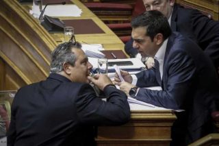Μπρος γκρεμός και πίσω ρέμα