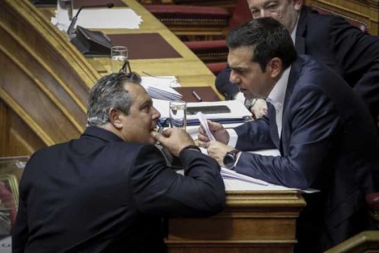Μπρος γκρεμός και πίσω ρέμα