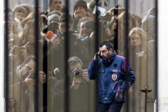 Κίτρινα γιλέκα, μελανόχρωμοι χιτώνες και ευρωεκλογές