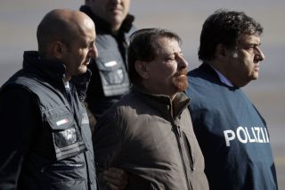 Εκδοση-ντροπή Ιταλού αιτούντος άσυλο από τη Βολιβία στις ιταλικές αρχές