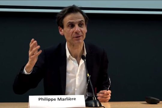 «Ο ΣΥΡΙΖΑ είναι ένα σοσιαλδημοκρατικό κόμμα, με εξυπηρετήσεις στον νεοφιλελευθερισμό»