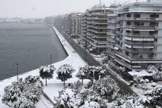 Το τζιπ-μυστήριο στο αμαξοστάσιο και ο χιονοπόλεμος των δηλώσεων