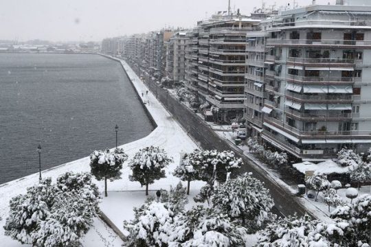 Το τζιπ-μυστήριο στο αμαξοστάσιο και ο χιονοπόλεμος των δηλώσεων