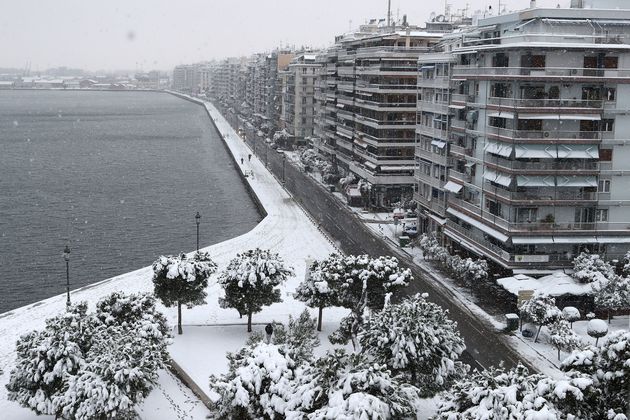 Το τζιπ-μυστήριο στο αμαξοστάσιο και ο χιονοπόλεμος των δηλώσεων