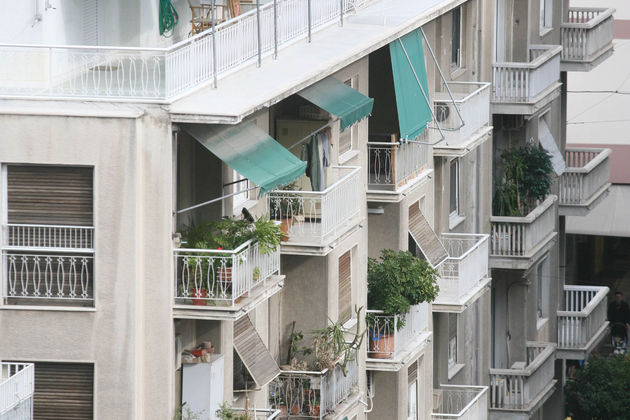 Παζαρεύουν τα νέα όρια κυβέρνηση και θεσμοί