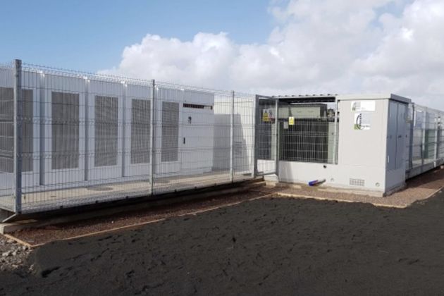 Συζητήσεις με την Tesla για τις ενεργειακές ανάγκες μικρών νησιών