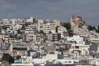 Παζάρι για τα σπίτια με τραπεζίτες και θεσμούς