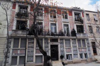 Η αθηναϊκή πολυκατοικία