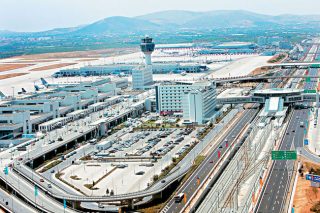 Στα 3,1 δισ. το ταμειακό πλεόνασμα μετά τις παροχές