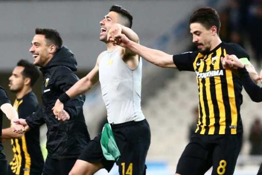 Ο Μπακασέτας και οι άλλοι δύο «κομμένοι»