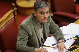 Περάσαμε τις συμπληγάδες, αλλά παραμένουν δυσκολίες