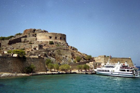 Για διγλωσσία καταγγέλλει την κυβέρνηση ο ΣΕΑ