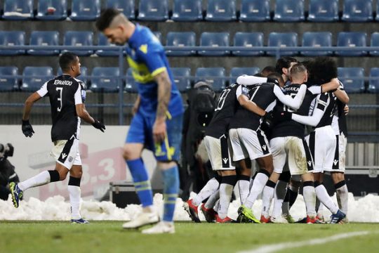 Απάντηση τίτλου με γκολάρες από Βιεϊρίνια, Μαουρίσιο