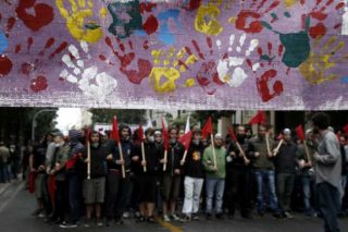 Στα Προπύλαια διαδηλώνουν οργανώσεις και συλλογικότητες
