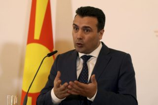 Επαγγελματίες της καχυποψίας