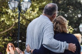 Για μια αγκαλιά…