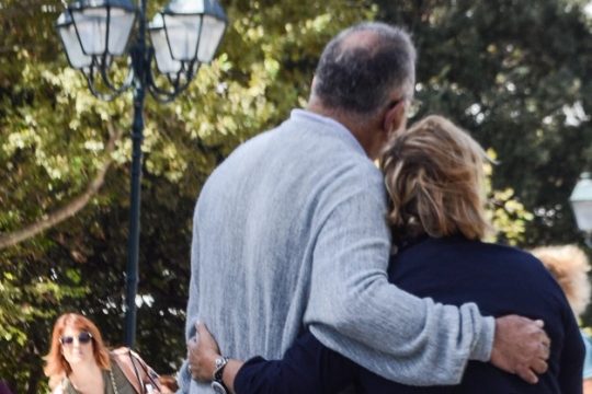 Για μια αγκαλιά…