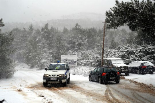 Ποιοι δρόμοι είναι κλειστοί και πού χρειάζονται αλυσίδες