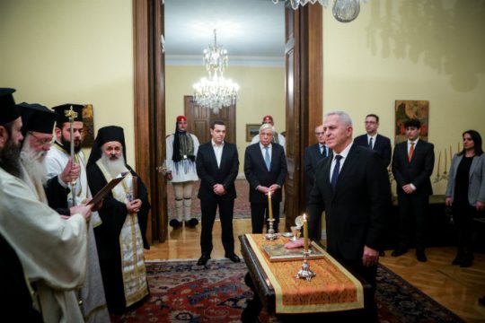 Ορκίστηκε ο Αποστολάκης ως νέος υπουργός Εθνικής Άμυνας