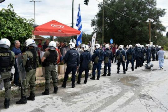 Άμεση διαταγή αποχώρησης απ’ τη Λευκίμμη ζητούν οι αστυνομικοί