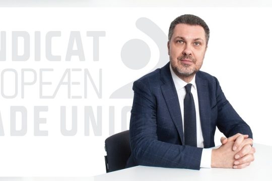 «Οπου οι μισθοί έχουν παραμείνει στάσιμοι ή έχουν μειωθεί, πρέπει να αυξηθούν»