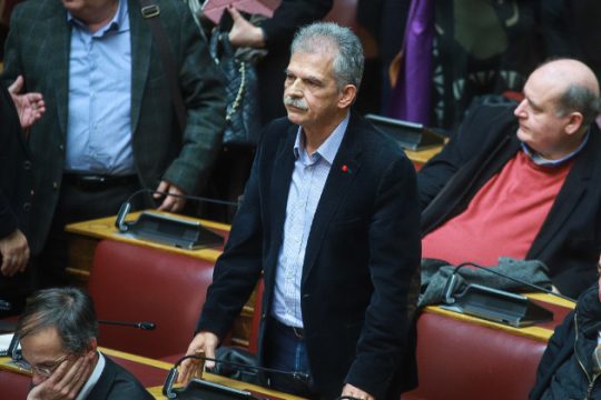 «Παραποιεί την αλήθεια με εντυπωσιακό τρόπο»