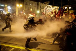 Εκατοντάδες διαδηλωτές στα Προπύλαια