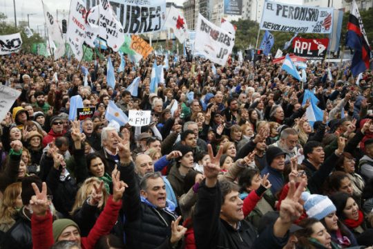 Μαζική διαδήλωση κατά της λιτότητας στην Αργεντινή