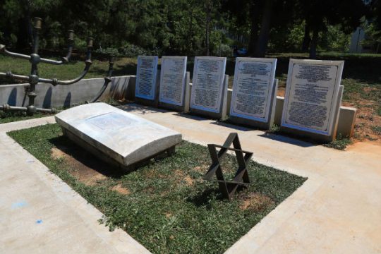Βεβήλωσαν ξανά το μνημείο του εβραϊκού νεκροταφείου στο ΑΠΘ