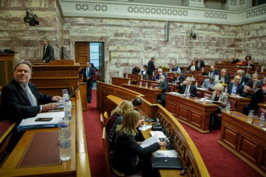 Μετωπική σύγκρουση για τη Συμφωνία των Πρεσπών [Live]