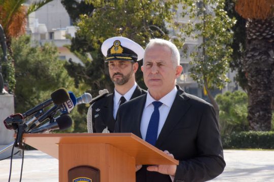 Μια απάντηση, μια δέσμευση και μια αδιαθεσία
