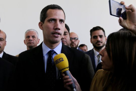 Το Ευρωκοινοβούλιο ζητά από την Ε.Ε. να αναγνωρίσει τον Γουαϊδό