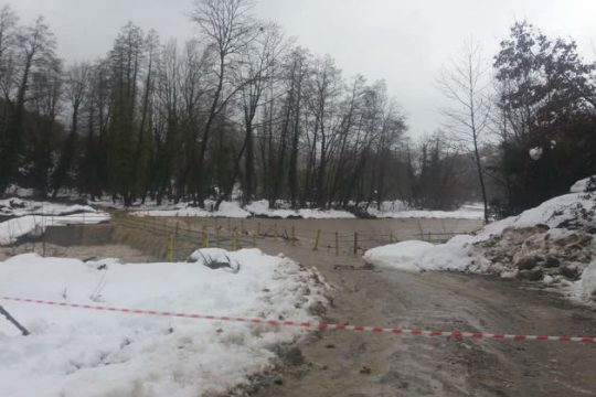 Αποκλεισμένα χωριά και φόβοι για πλημμύρες στη δυτική Φθιώτιδα