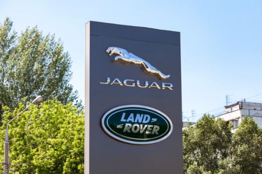Η Jaguar Land Rover και η Ford κόβουν χιλιάδες θέσεις εργασίας