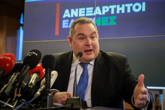 Δεν δίνει ψήφο εμπιστοσύνης, διαγράφει όσους δεν παραιτηθούν