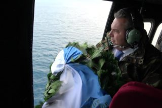 Πρώτα θέαμα, μετά παραίτηση