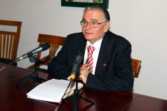 Αφοσιωμένος στην επιστήμη και την εκπαίδευση
