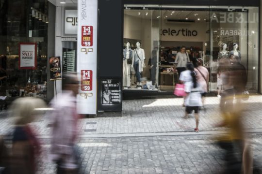 ΣτΕ: Συνταγματικό το άνοιγμα καταστημάτων τις Κυριακές