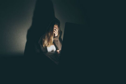 Διπλάσιος ο κίνδυνος κατάθλιψης των κοριτσιών λόγω social media