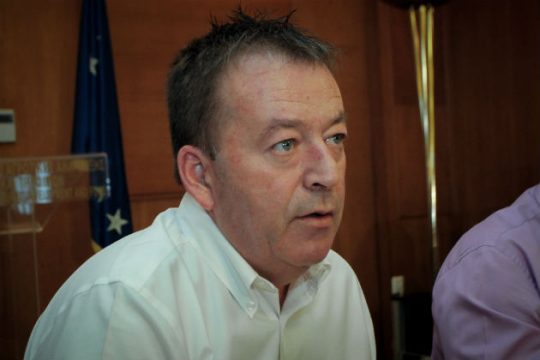 Δεν ψηφίζει τις «Πρέσπες», δεν ξεκαθαρίζει αν θα δώσει ψήφο εμπιστοσύνης