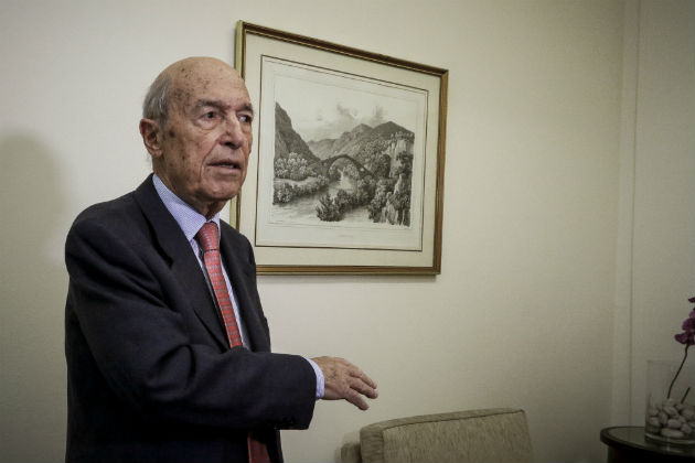Η Κομισιόν απαντά στον Κώστα Σημίτη
