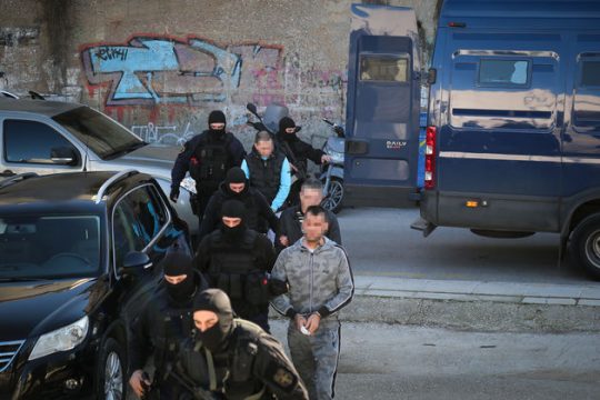 «Πρέπει να φύγει το μήνυμα…»
