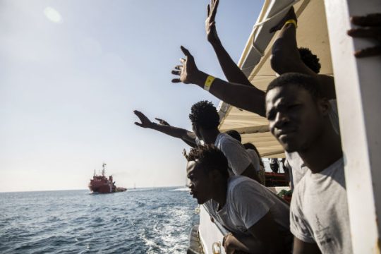 Μάλτα και Νάπολη ανοίγουν τα λιμάνια τους σε 50 μετανάστες
