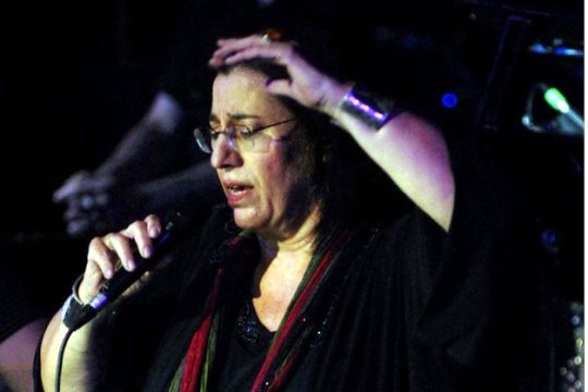 «Η ποίηση για μένα είναι ένα πολυβολείο»