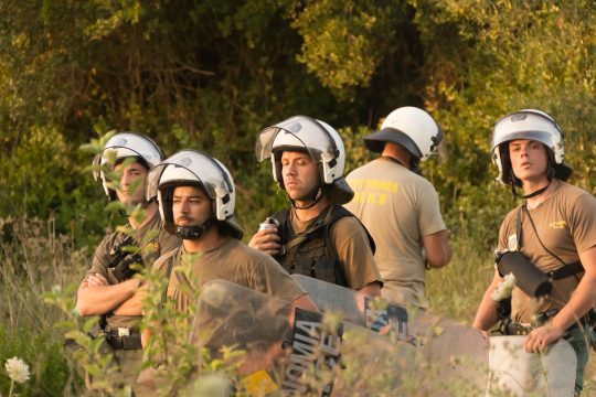 Φεύγουν τα ΜΑΤ απ’ τη Λευκίμμη