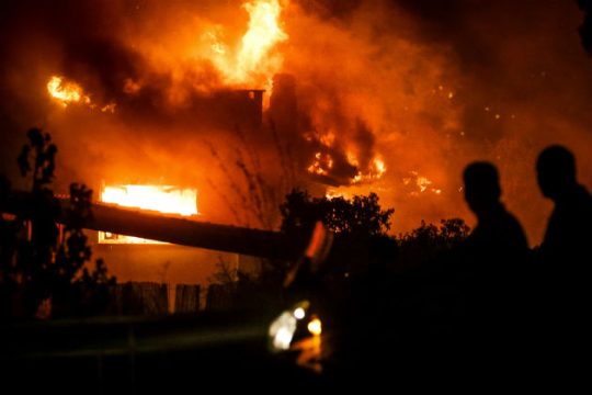 Πέρασε η τροπολογία για τις ληξιπρόθεσμες οφειλές πληγέντων από τη φωτιά